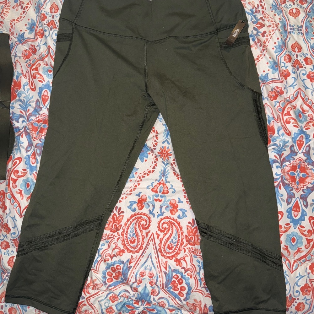 VSX knockout capri leggings